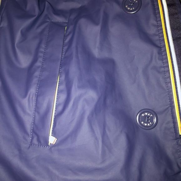 K-way rain coat. Perfect condition. Youth 16. Could fit a women’s small/ medium - Picture 4 of 5